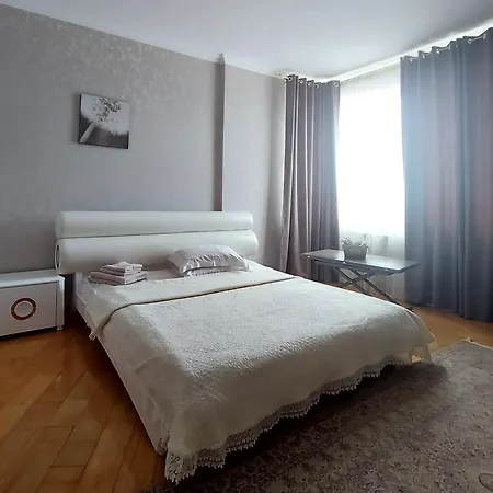 с двумя спальнями в центре города * Oděsa