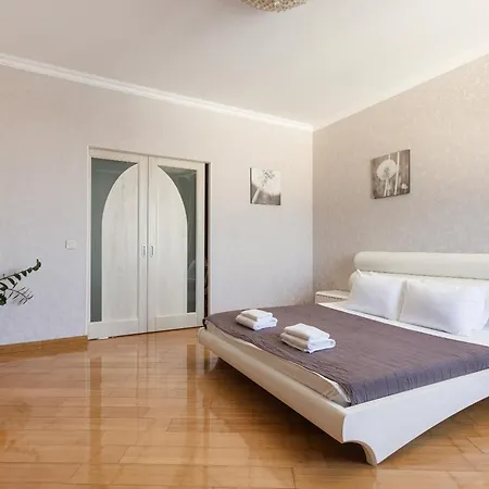 с двумя спальнями в центре города Appartement *