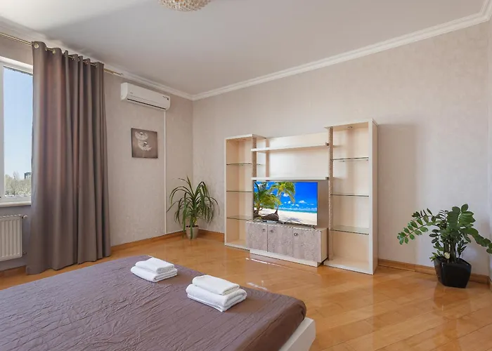 с двумя спальнями в центре города *